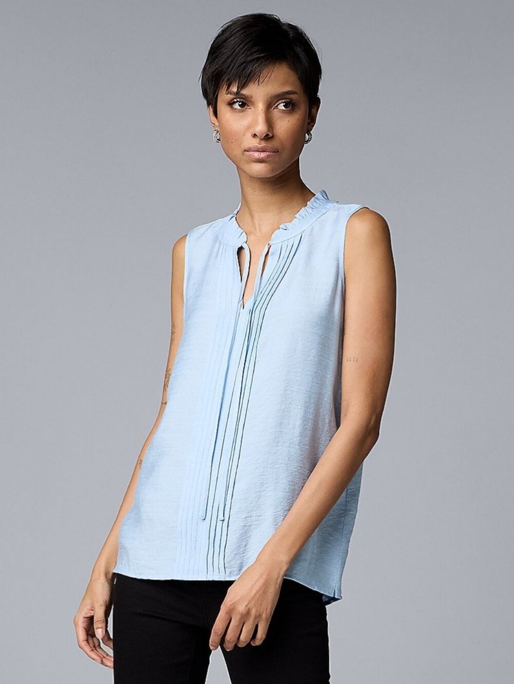 Simply Vera Wang Light Blue Sleeveless Pintuck Tie-Neck Blouse Size Small